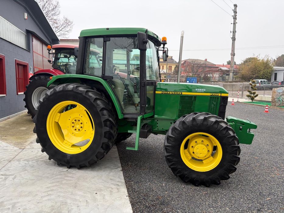 John Deere 6310