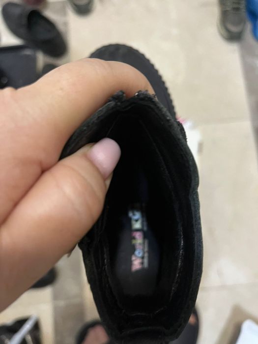 Продам детскую обувь