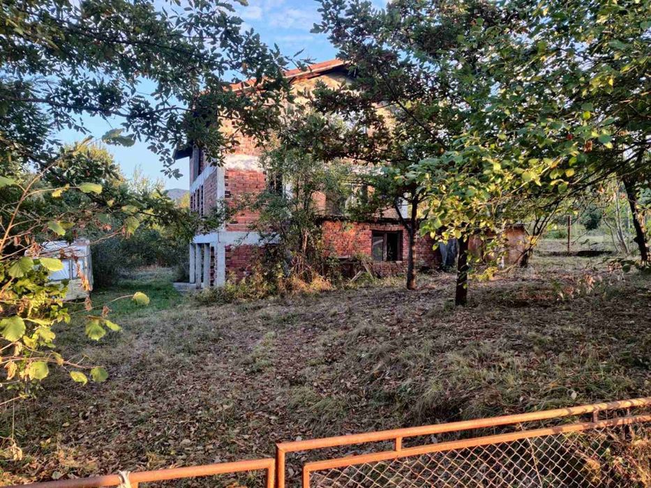 Къща в Ловеч, област-с.Скандалото площ 261 цена 120675