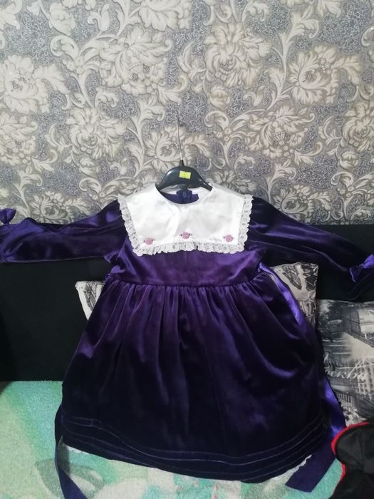 Хорошее платье на 4-5 лет