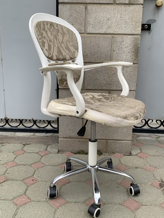 Удобный стул с регулировкой высоты