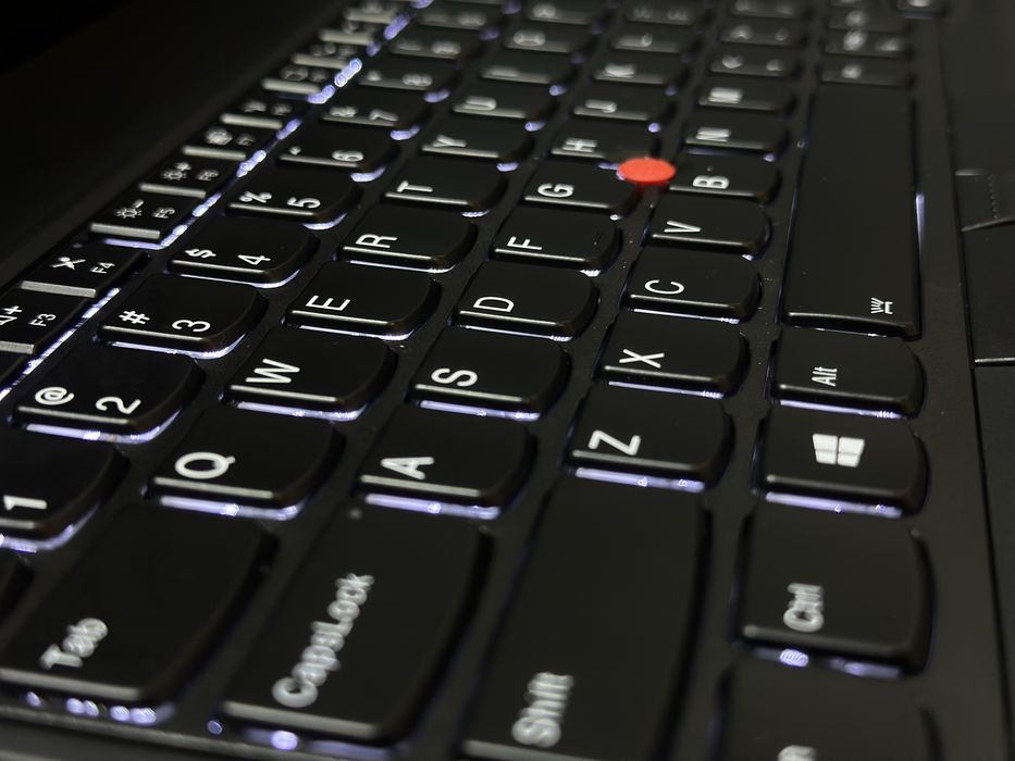 Мощный офисный ноутбук Lenovo Thinkpad Intel core vPro i7-10610U