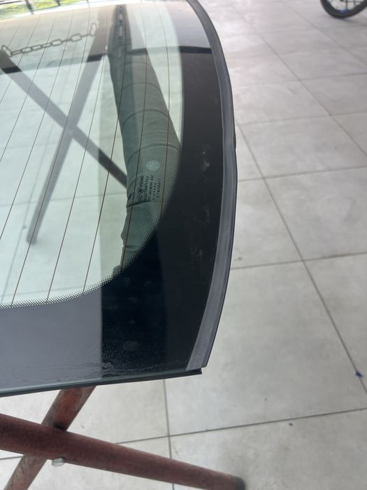 Orqa lobovoy oyna Hongqi EQM5 uchun