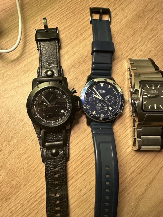 Dau la schimb  3 ceasuri diesel si 2 fossil in stare  foate buna