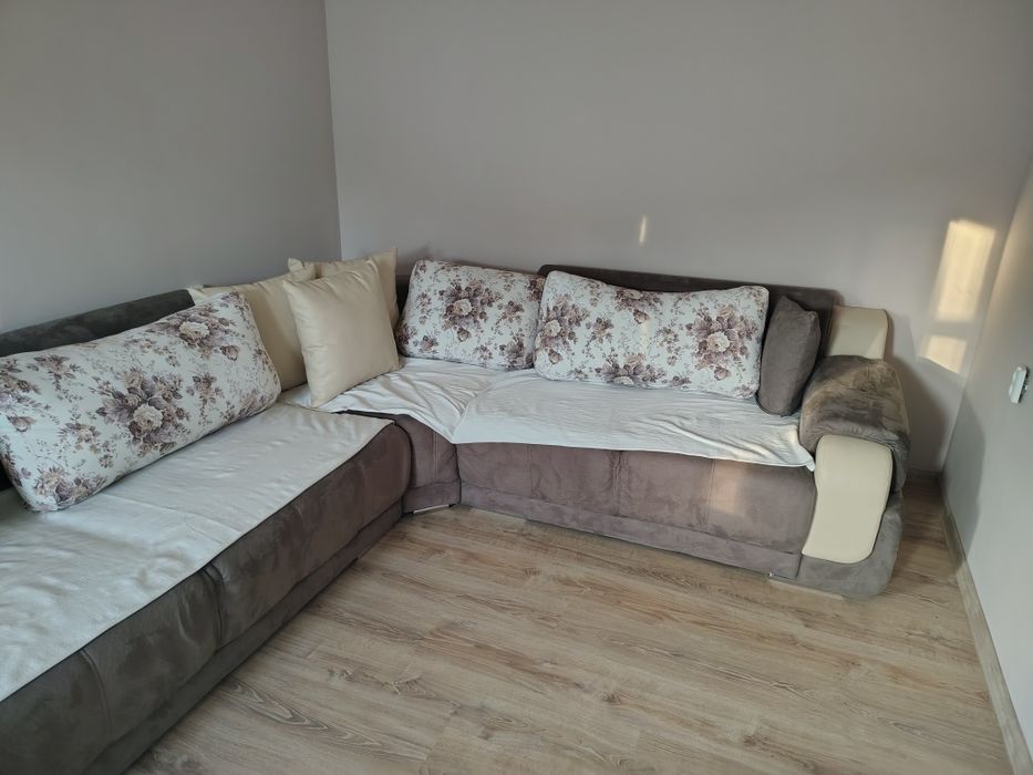 Холна гарнитура с възглавници