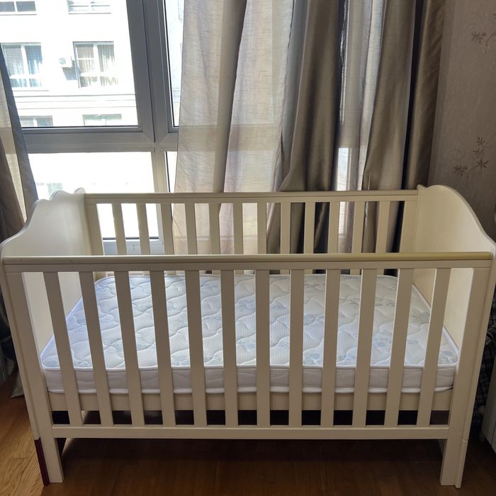 Детская кровать с матрасом