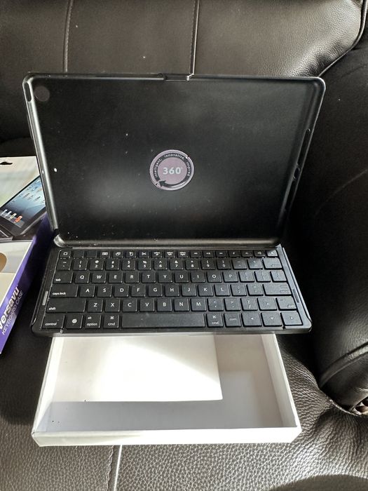 Калъф с клавиатура за iPad 5th Generation