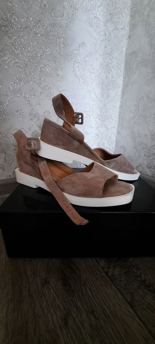 Продам женскую обувь