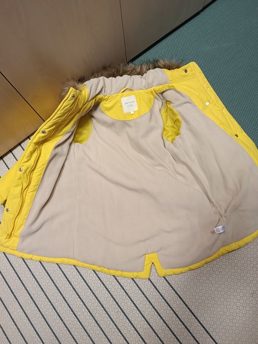 Vând geaca parca galbena 6-7 ani