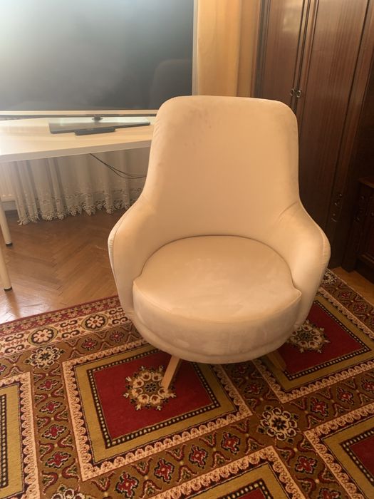 Vand fotoliu culoare bej stare foarte buna