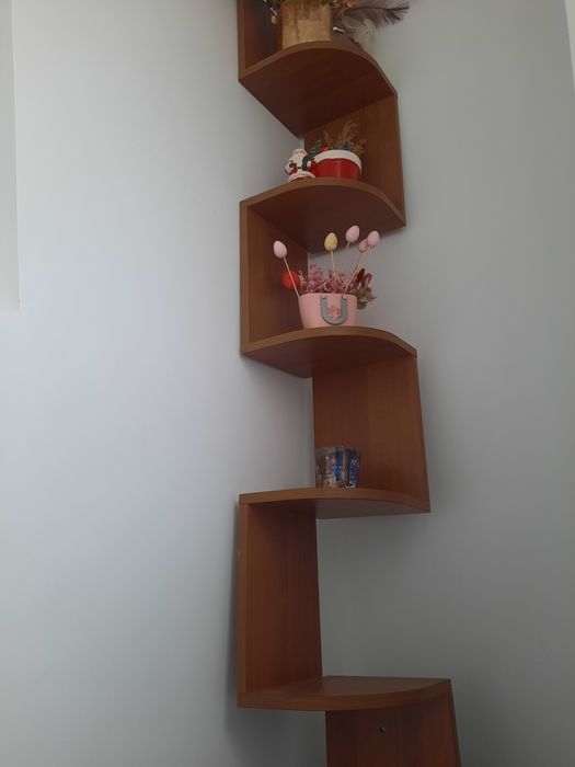 Etajera pe colt cu 5 rafturi