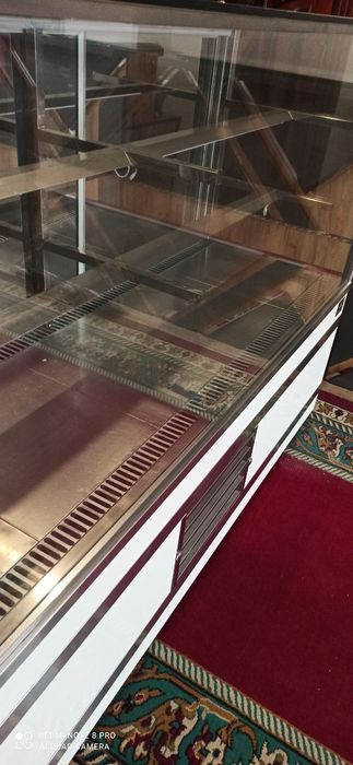 Vitrina xolodilnik sotiladi