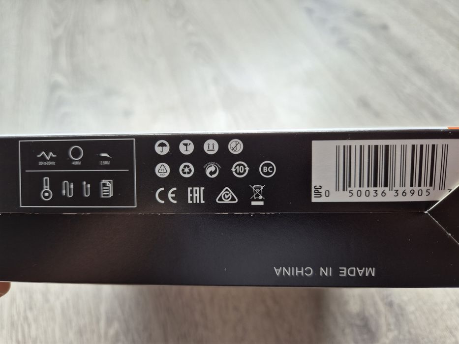 Продам наушники JBL