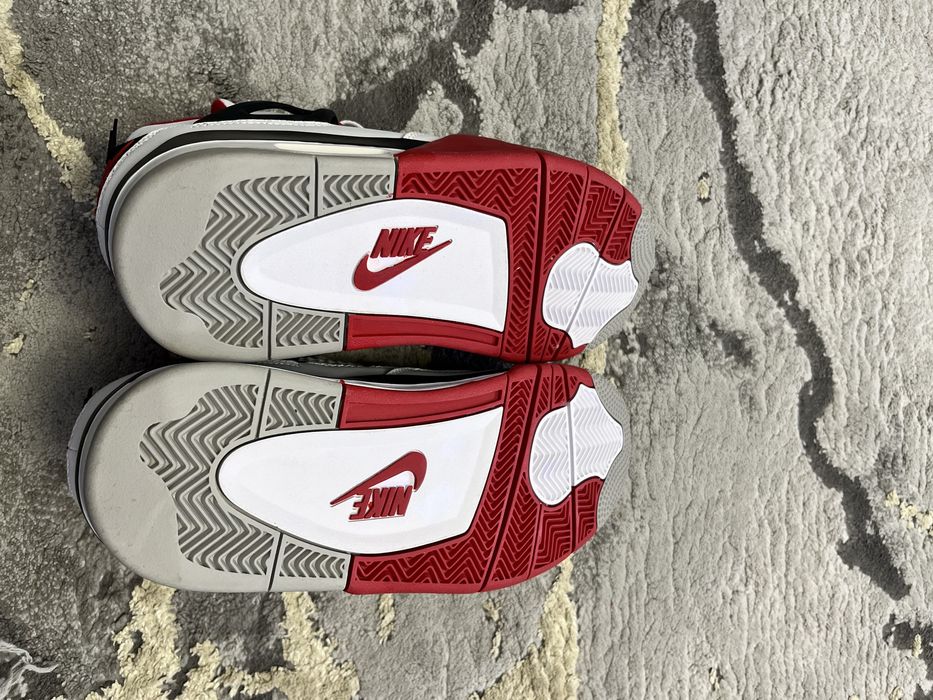 Jordan 4 fire red