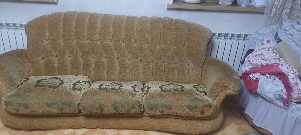 Диван с двумя креслами