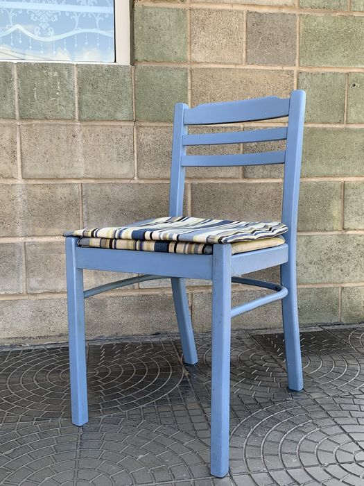 Продам два стула