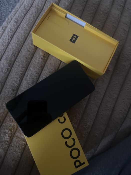 Продам телефон новый poco