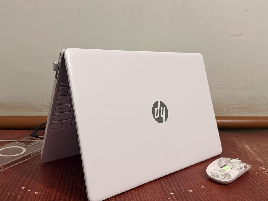 Noudbook srochna sotiladi Hp laptop  intel i7 8/512