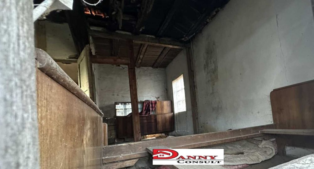 Стара къща с двор в Еленския балкан