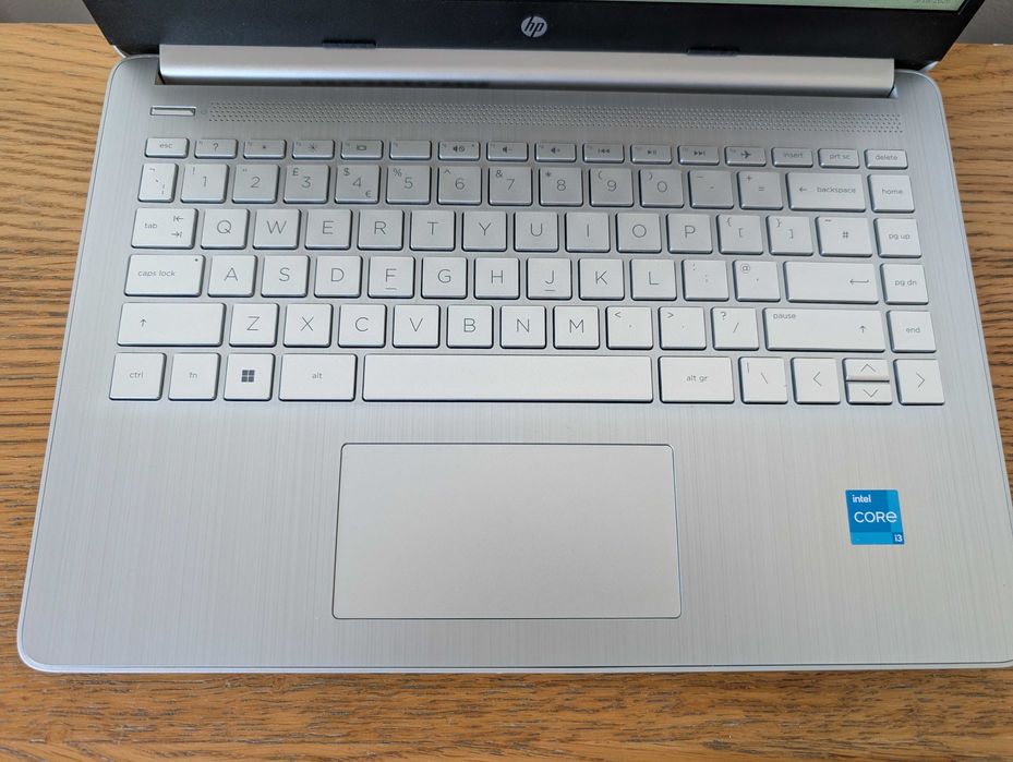 Laptop HP 14s Argintiu | i3 Gen 11 | 8GB RAM | SSD | Win 11 Pro + Office Activat | Baterie 100% | Ideal pentru Școală și Studenți | + Mouse Cadou