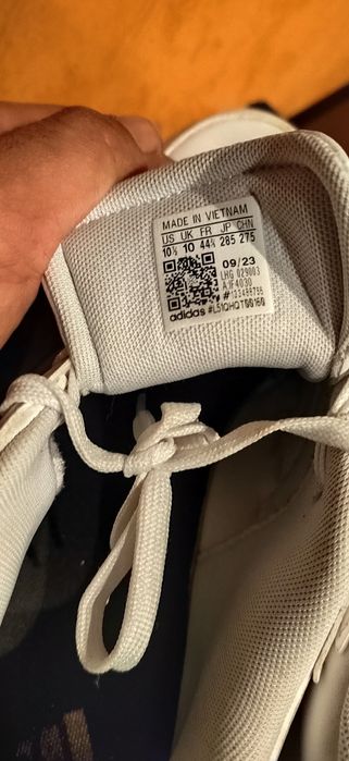 Кецове adidas носени двапати