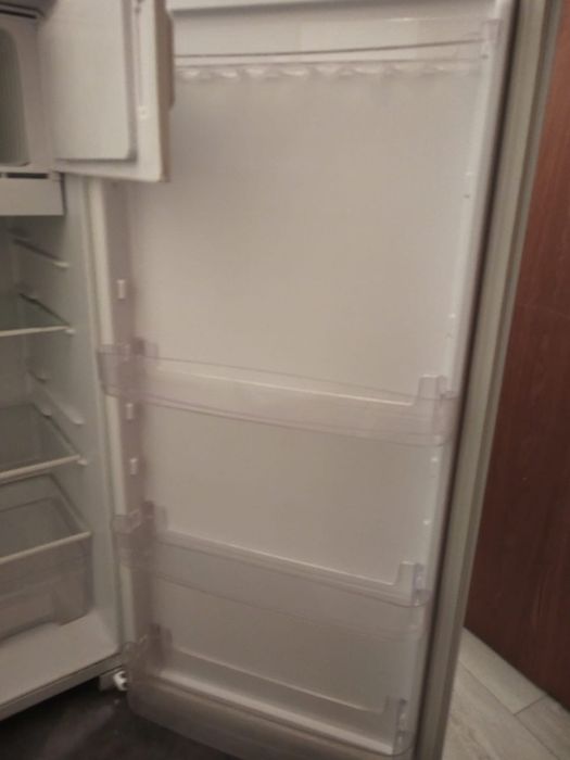Холодильник почти новый