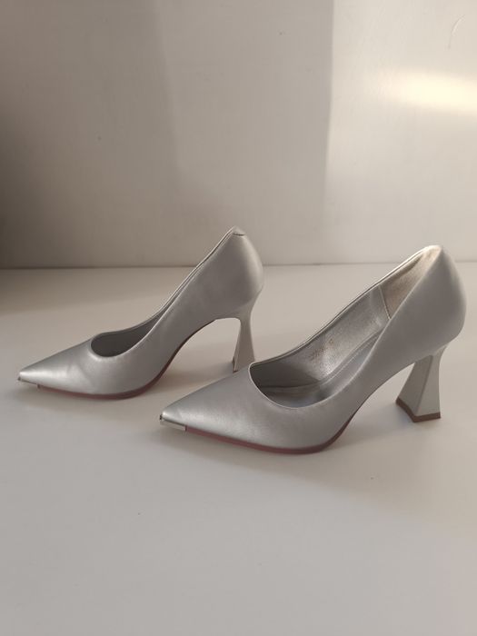 Туфли сатылады 8000 теңге!