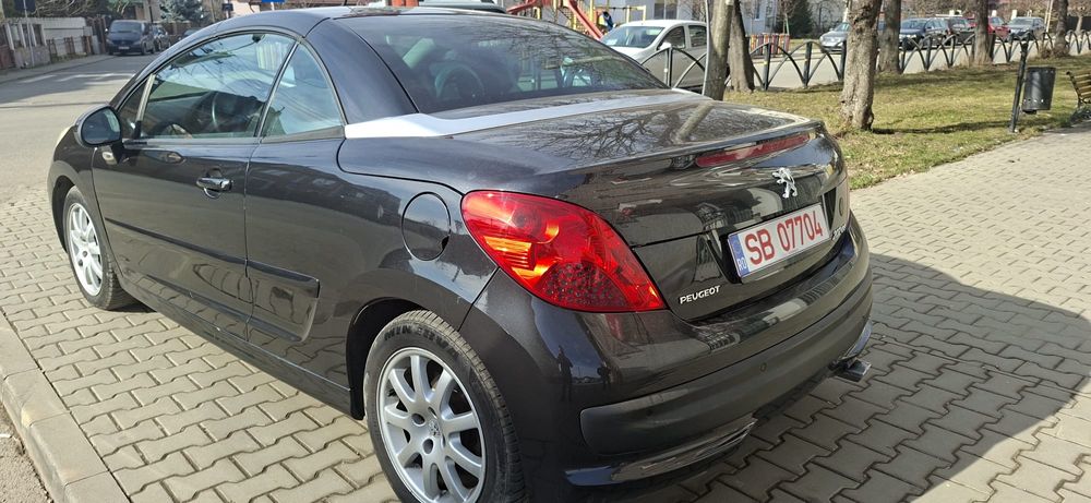 Vând Peugeot 207cc