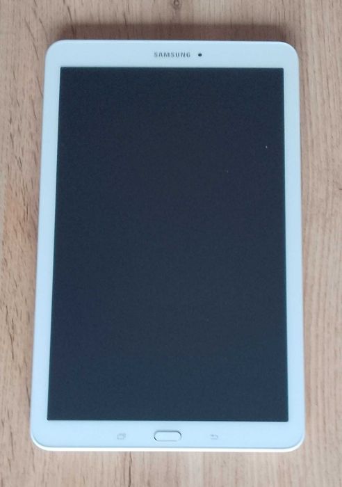 Таблет SAMSUG Galaxy Tab E SM-T561