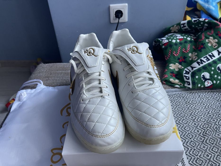 Nike Tiempo Legend Ronaldinho RGN IC SE Touch of Gold Brazil