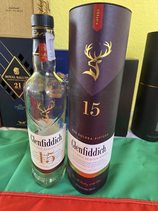 Празни бутилки от уиски