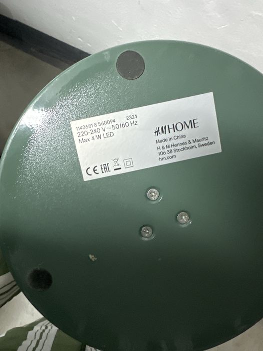 Зелена лампа H&M