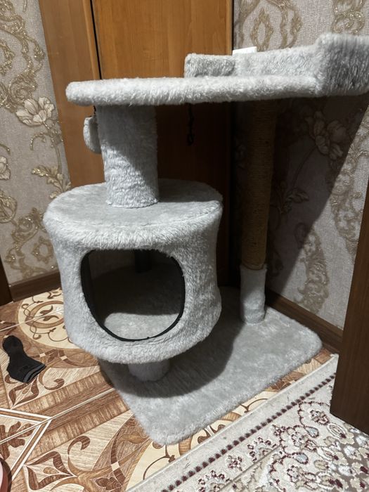 Домик для кошки, в отличном состояний. Игровой комплекс