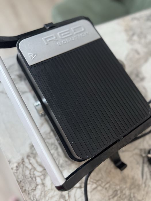 Продам электрогрильницу/вафельница