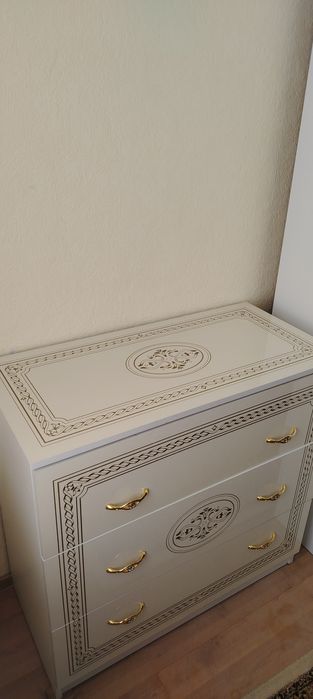 Продам тумбу с 3 отделениями