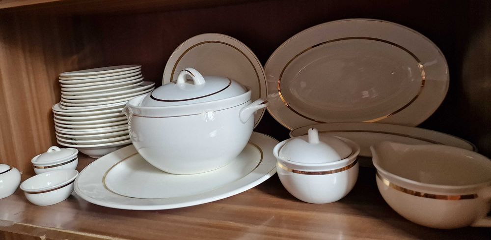 Набор  столовой посуды