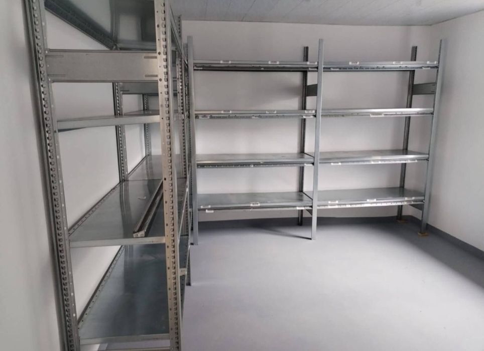 Rafturi metalice zincate pentru arhiva