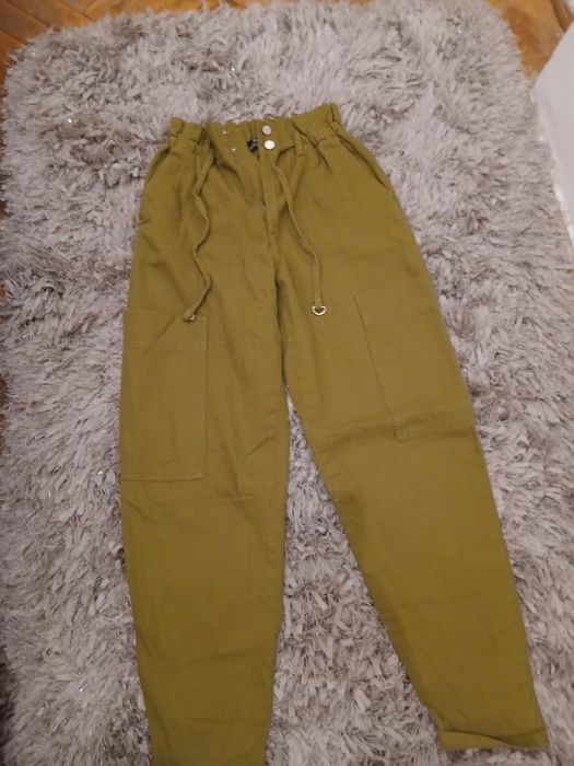 Blugi ,nu au fost purtați