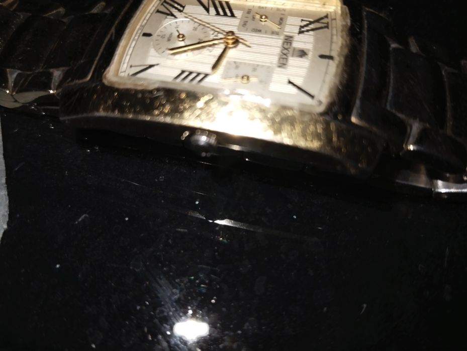 Часы наручные в отличном состоянии