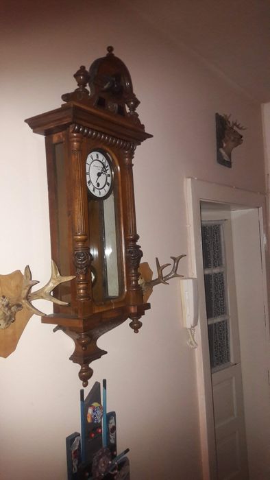 Pendul de perete cu bătaie