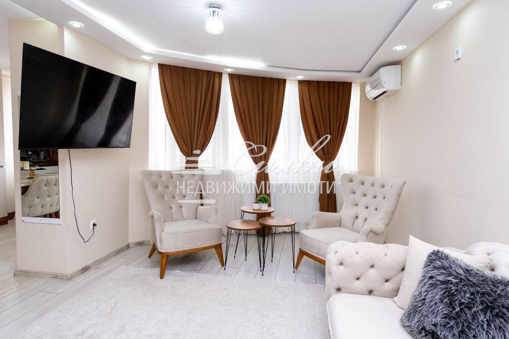 Продава се Тристаен апартамент в Шумен, Пазара - 94 кв.м за 1682 €/кв.м - Снимка #1
