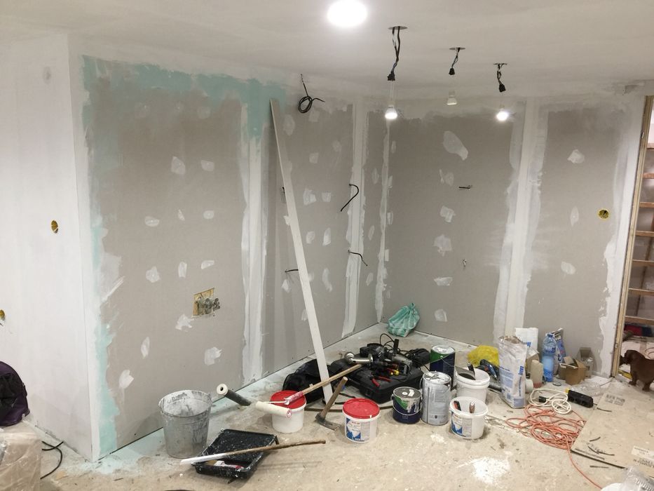 Домашен майстор - Ремонтни, монтажни, ел. техник, ВиК и дворни услуги