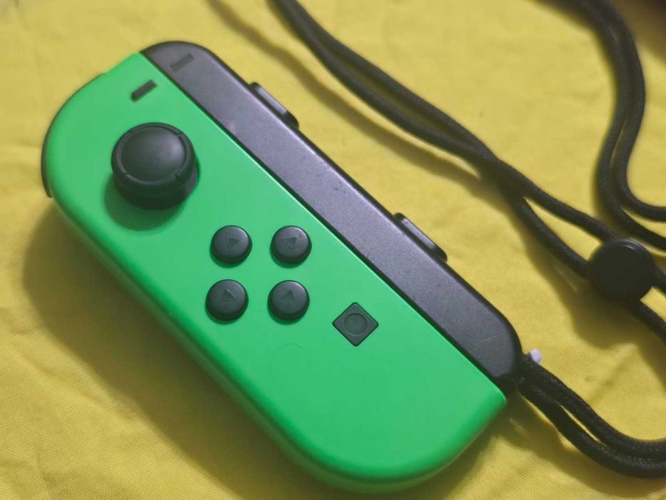 Set controllere originale Nintendo Switch Joy-Con Neon Green / Neon Red