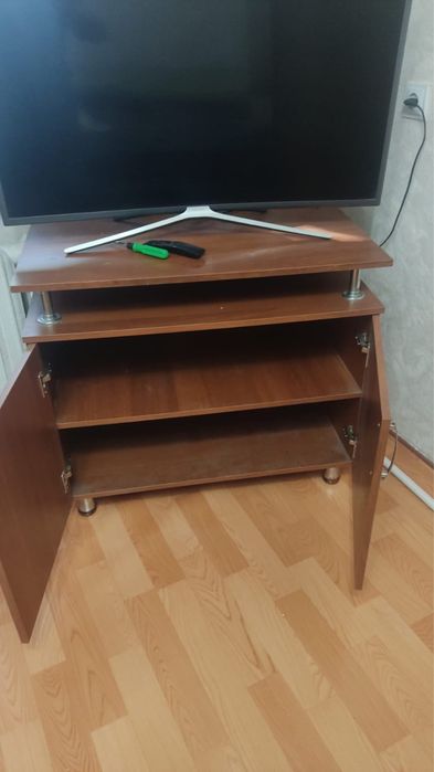 Продаю тумбу под телевизор