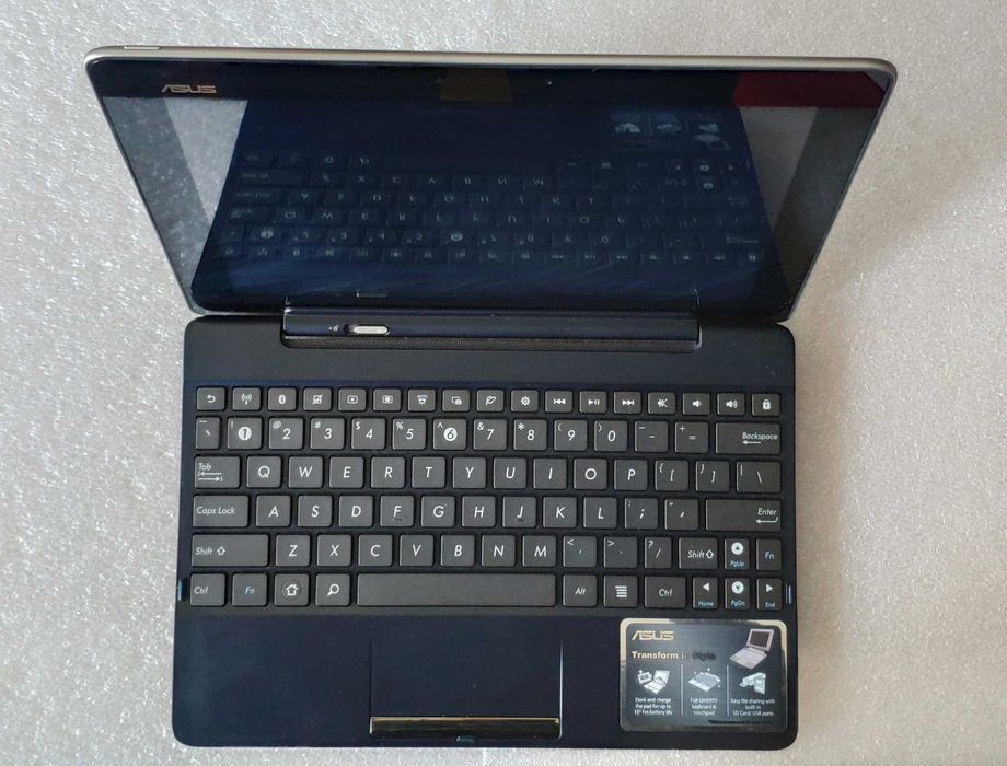 Детски таблет - ASUS Transformer TF300T + Клавиатура: YouTubeKids/игри