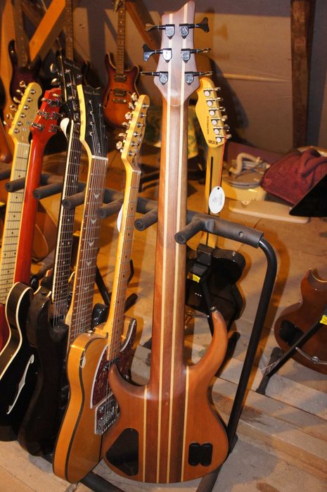 Chitara bass activ Harley Benton Deluxe cu 6 corzi