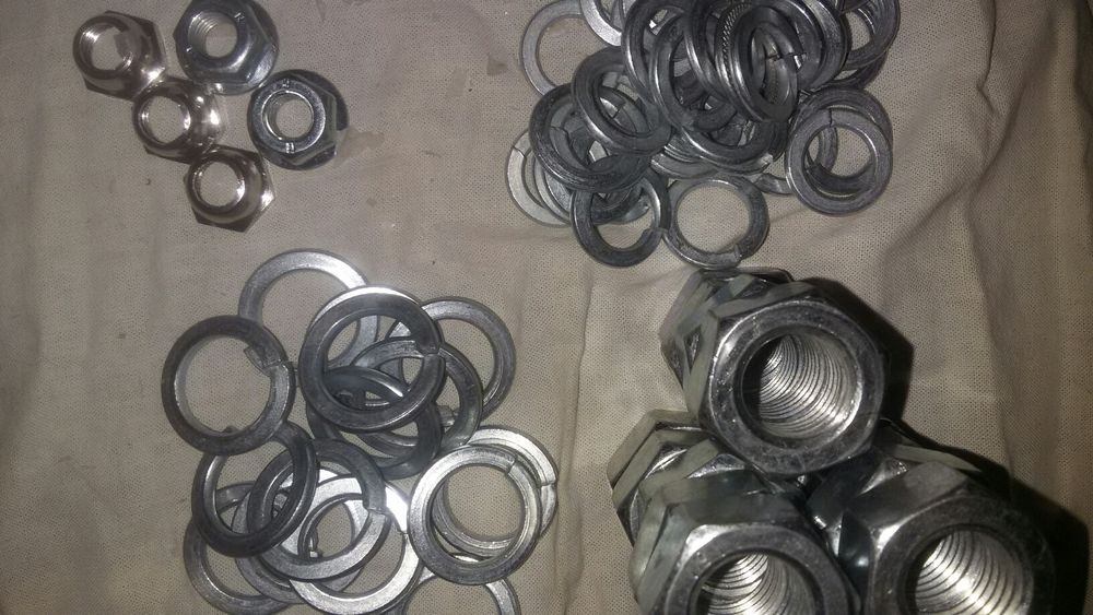 Продам гайки болты гроверные шайбы