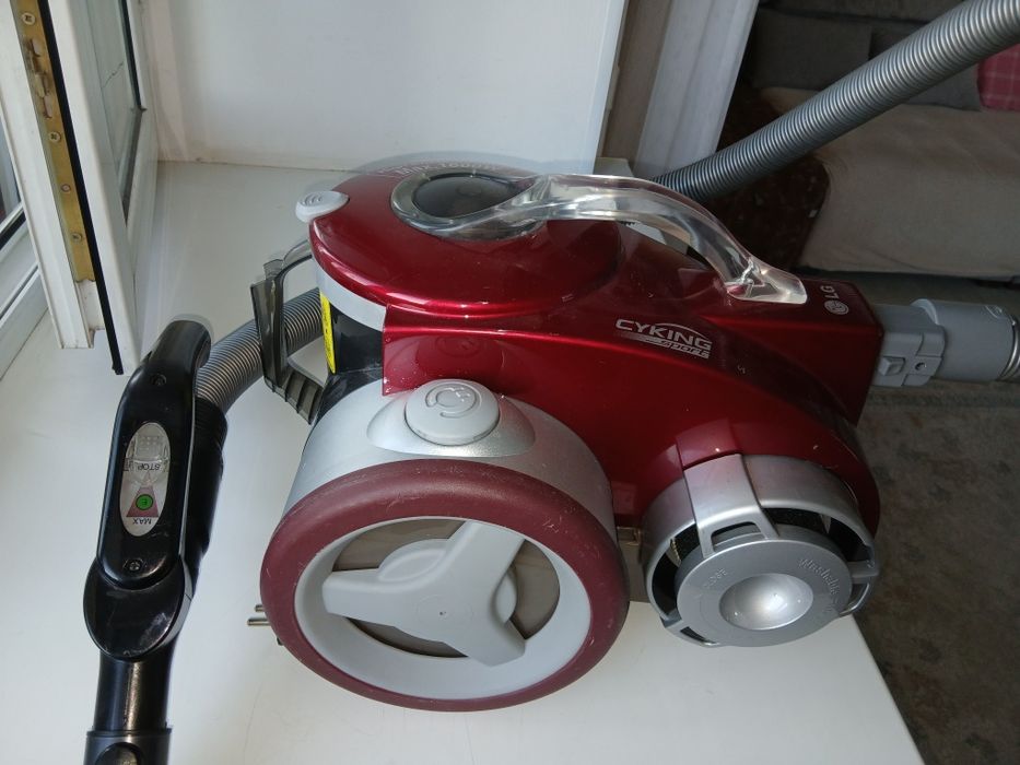Продаю мощный пылесос
