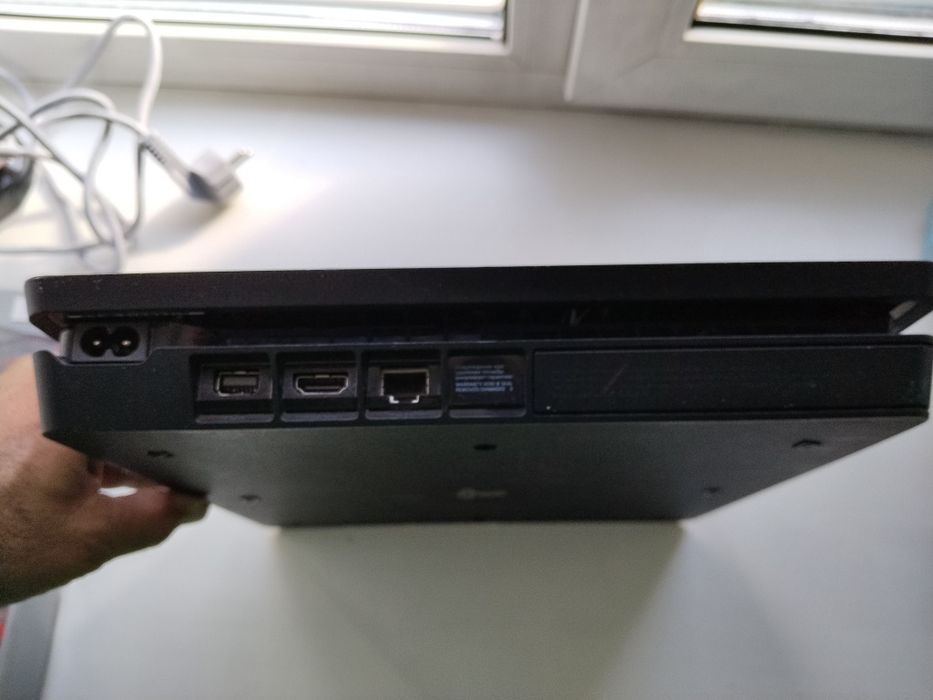 Продам Sony PlayStation 4 Slim