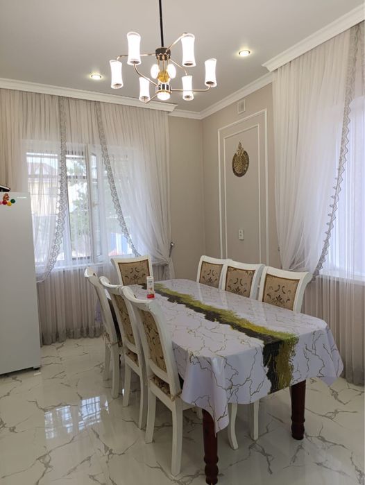 Продам стол со стульями в отличном состоянии.